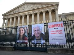 Cittadini francesi tornano a casa dopo il rilascio dalla prigione iraniana