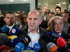 Gli exit poll mostrano che il partito dell’ex presidente Radev è destinato a vincere le elezioni in Bulgaria