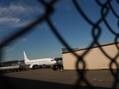 Gruppi legali condannano l’arrivo di una dozzina di deportati dagli Stati Uniti in Uganda