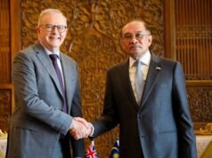 Albanese e Anwar trovano un terreno comune nel difendere il Papa da Trump