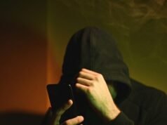 Moglie ha consegnato il marito dopo aver scoperto la sua scorta di pornografia infantile generata dall’intelligenza artificiale