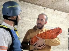 Il paramedico israeliano partorisce il bambino e lo porta d’urgenza in un rifugio antiaereo durante l’attacco all’Iran