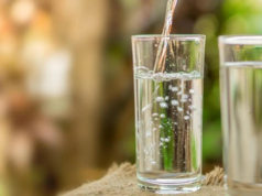 Perché bere una bottiglia d’acqua quando hai sete è già troppo tardi