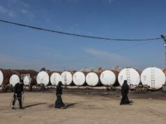 L’OPEC+ accetta di aumentare la produzione di petrolio e avverte di una lenta ripresa dopo gli attacchi