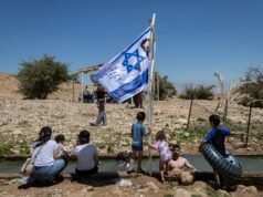 Negoziati che consentono l’accaparramento di terre da parte di Israele