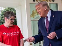 Trump dà una mancia di 140 dollari al fattorino per l’ordine di McDonald’s