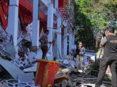 Un morto, case danneggiate dal terremoto in Indonesia