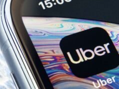 Uber aggiunge 5 centesimi al chilometro di supplemento carburante a causa del conflitto in Medio Oriente
