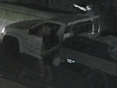 I vigilantes colpiscono il loro furgone rubato con mazze da baseball