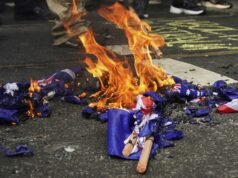 Il Katter United Party vuole il carcere per chi brucia la bandiera australiana