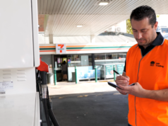 Gli automobilisti sono stati incoraggiati a dotare di servocomandi poiché 93 località sono state multate per riduzione dei prezzi