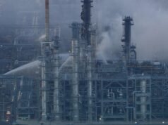 Il ministro dell’Energia ammette il peggior esito possibile dell’incendio ad una raffineria