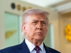 Trump insiste che “l’Iran non può ricattarci” sullo Stretto di Hormuz