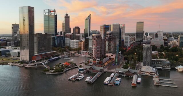Le due città in cui gli australiani stanno diventando più ricchi di 50.000 dollari Le due città in cui gli australiani stanno diventando più ricchi di 50.000 dollari