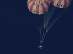 Gli astronauti di Artemis II sbarcano nell’Oceano Pacifico per concludere un viaggio da record sulla luna