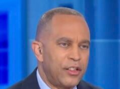 Hakeem Jeffries: le minacce di Trump di ritirarsi dalla NATO sono “sconsiderate”