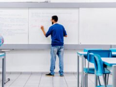 Ancora un altro insegnante accusato di aver fatto sesso con uno studente