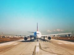 Gli aeroporti italiani cominciano a razionare il carburante degli aerei