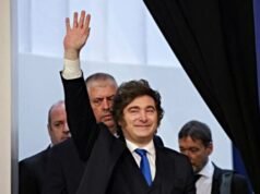 Guarda: Milei dell’Argentina canta al centro del palco alla celebrazione di Israele