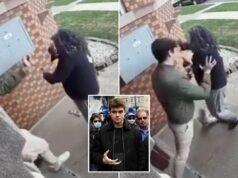 Un video vile mostra il suprematista bianco Nick Fuentes che spruzza spray al peperoncino e spinge una donna ebrea fuori casa
