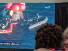 L’equipaggio dell’Artemis II della NASA estratto dalla navicella spaziale dopo il ritorno sulla Terra