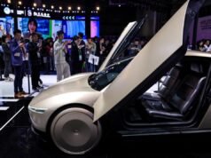 Il robotaxi Cybercab di Tesla è entrato in produzione, afferma Elon Musk