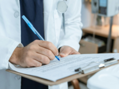 La candidata democratica al Congresso Christina Bohannan ha promosso una formazione sui pregiudizi impliciti sugli operatori sanitari durante le carenze