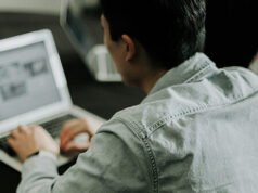 Il pluripremiato ex giornalista WaPo si dichiara colpevole di un caso di pornografia infantile