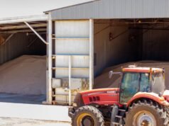 Oltre il cancello dell’azienda agricola: disfare i meccanismi del piano di importazione di fertilizzanti