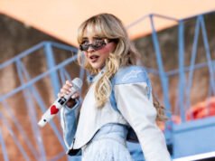 Sabrina Carpenter si scusa dopo la reazione negativa per aver definito “strano” il canto arabo durante il set del Coachella