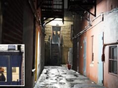 Adolescente pugnalato a morte alla schiena fuori da un edificio di New York
