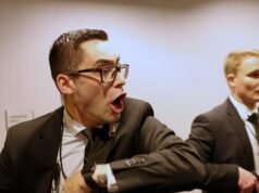 L’uomo armato carica attraverso Washington Hilton durante la cena WHCA