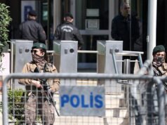 Tre uomini armati aprono il fuoco davanti al consolato israeliano a Istanbul, definiti “terroristi” da un funzionario turco