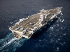 La USS Gerald Ford torna a casa dopo lo schieramento da record nella guerra in Iran, cattura di Maduro