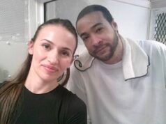 Laureata in giurisprudenza britannica urla “Ti amo” mentre il marito, assassino nel braccio della morte americano, viene giustiziato in Texas dopo averlo incontrato durante delle ricerche