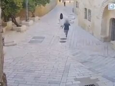 Momento scioccante: una suora viene spinta a terra e ripetutamente presa a calci a Gerusalemme, tra le accuse di un aumento degli attacchi contro i cristiani