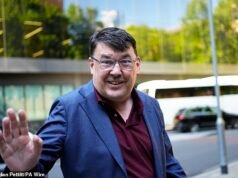 La condanna del co-creatore di Padre Ted, Graham Linehan, per aver danneggiato il telefono cellulare di un attivista transgender è stata annullata dopo l’appello