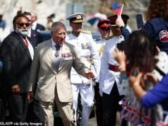 Un benvenuto regale! Il re viene accolto da una folla enorme alle Bermuda nella sua prima visita come monarca nel territorio britannico d’oltremare, poche ore dopo la conclusione della visita di stato degli Stati Uniti