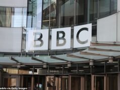 Il violento presentatore della BBC ha rotto il polso della sua collega durante un attacco “messo a tacere dai capi”: la società deve affrontare nuove accuse di insabbiamento in seguito agli scandali di Scott Mills e Huw Edwards