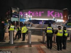 Un adolescente di 19 anni viene accusato di “bufala bomba” al concerto di Peter Kay abbandonato dopo 45 minuti