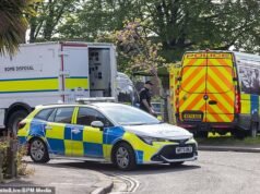 Due morti dopo l’esplosione di una casa a Bristol mentre la polizia dichiara un grave incidente e chiama gli artificieri
