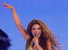 Shakira si esibisce davanti a un pubblico di DUE MILIONI di persone in un concerto gratuito sulla spiaggia del Brasile