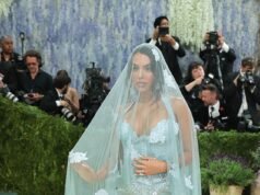 La fidanzata di Cristiano Ronaldo, Georgina Rodriguez, è definita “di cattivo gusto” perché indossa un vivace abito scollato del Met Gala