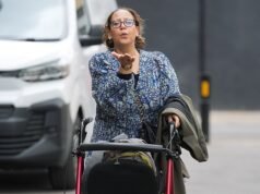 La donna che ha distrutto il glicine della vicina prima di colpirla ripetutamente con una stampella viola l’ordine restrittivo prima ancora di lasciare l’aula