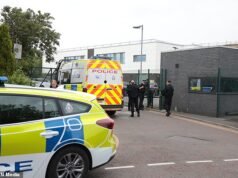 La scuola di Manchester viene chiusa e la polizia scende nelle aule dopo che “pistola ad acqua scambiata per arma da fuoco”