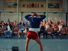 Il video musicale più sexy di sempre di Harry Styles: il cantante si spinge, si spoglia e i ballerini strisciano verso di lui nelle immagini di Dance No More – e il padre della fidanzata Zoe Kravitz approva!