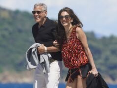 George Clooney e sua moglie Amal, 48 anni, sembrano più innamorati che mai mentre festeggiano il suo 65esimo compleanno a St Tropez