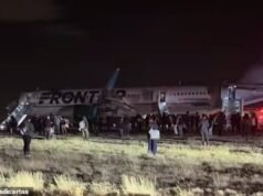 Orrore mentre il volo della Frontier Airlines con 231 persone a bordo uccide un pedone sulla pista durante il decollo provocando l’evacuazione dello scivolo