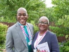 Ainsley Harriott ‘snobbato’ dal Chelsea Flower Show dopo aver minacciato di denunciare gli organizzatori perché sua sorella era caduta in uno stagno