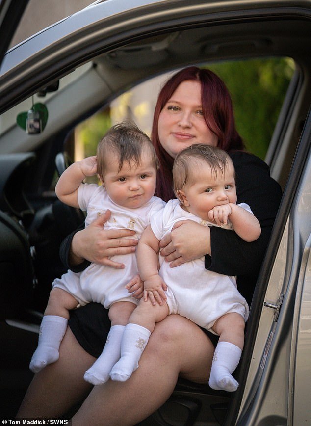 108510359-15806335-Chloe_Weston_with_twins_Kyro_Bradbury_left_and_Koah_Bradbury_rig-m-24_1778453841449.jpg